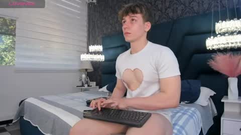 Snapshot of femboy_max chatting on 06.19.26 Femboy Max online show from 06.19.26