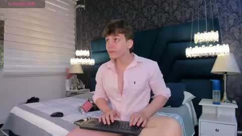 Snapshot of femboy_max chatting on 06.25.26 Femboy Max online show from 06.25.26