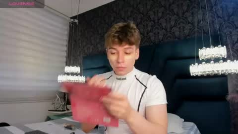 Snapshot of femboy_max chatting on 07.10.26 Femboy Max online show from 07.10.26