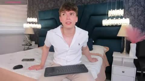 Snapshot of femboy_max chatting on 07.17.26 Femboy Max online show from 07.17.26