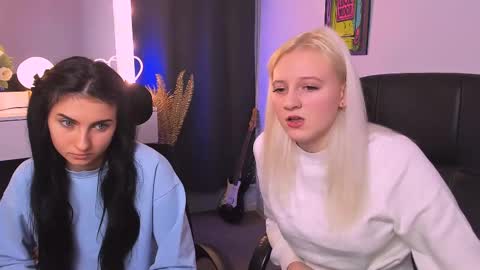 Snapshot of femida_love chatting on 03.11.25 Femida online show from 03.11.25