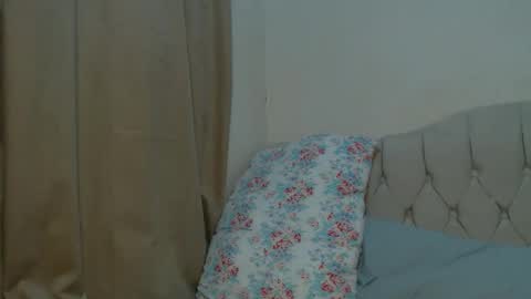 Snapshot of femmeangel chatting on 10.09.25 Alice online show from 10.09.25