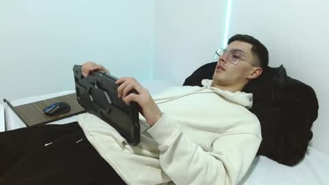 FeniXtream online show from 01.04.25