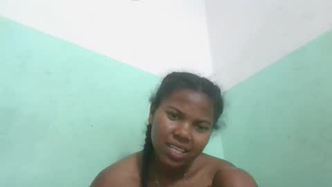 Snapshot of fenou122745 chatting on 10.15.25 fenou122745 online show from 10.15.25