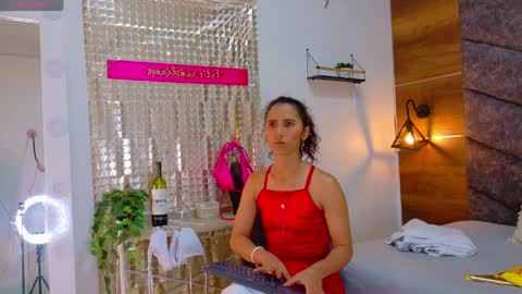 FERNANDA BROWN  online show from 04.04.26