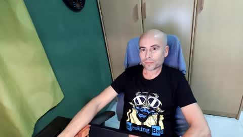 Snapshot of fernandez83 chatting on 06.17.26 fernandez83 online show from 06.17.26