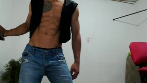 Snapshot of fernandez_latinblack chatting on 12.02.24 fernandez_latinblack online show from 12.02.24