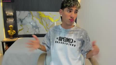 Snapshot of ferphoenix_ chatting on 10.04.25 FER PHOENIX online show from 10.04.25