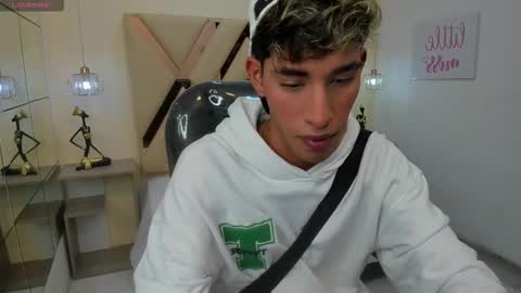 Snapshot of ferphoenix_ chatting on 10.07.25 FER PHOENIX online show from 10.07.25