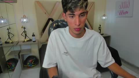 Snapshot of ferphoenix_ chatting on 10.10.25 FER PHOENIX online show from 10.10.25