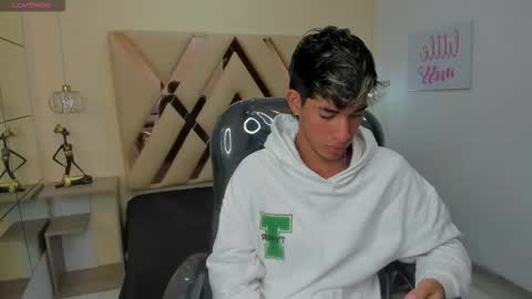 Snapshot of ferphoenix_ chatting on 10.16.25 FER PHOENIX online show from 10.16.25