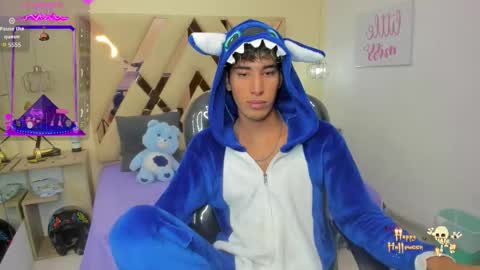 Snapshot of ferphoenix_ chatting on 10.30.25 FER PHOENIX online show from 10.30.25