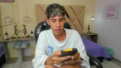 Snapshot of ferphoenix_ chatting on 11.07.25 FER PHOENIX online show from 11.07.25