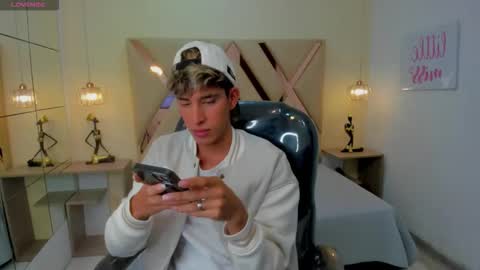 Snapshot of ferphoenix_ chatting on 11.16.25 FER PHOENIX online show from 11.16.25