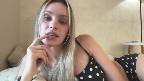 Snapshot of fflloowweerr chatting on 09.26.25 Lisa online show from 09.26.25