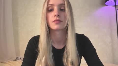 Snapshot of fflloowweerr chatting on 10.02.25 Lisa online show from 10.02.25