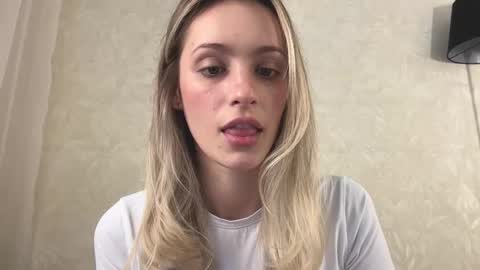 Snapshot of fflloowweerr chatting on 10.17.25 Lisa online show from 10.17.25