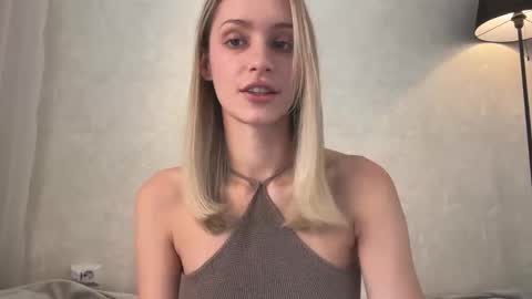 Snapshot of fflloowweerr chatting on 10.18.25 Lisa online show from 10.18.25