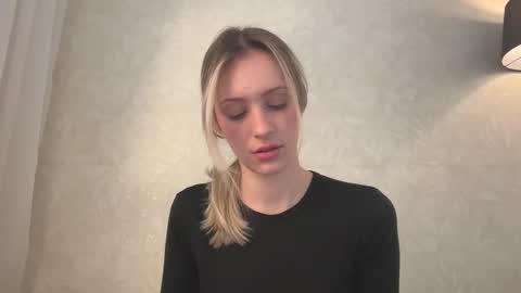 Snapshot of fflloowweerr chatting on 10.23.25 Lisa online show from 10.23.25