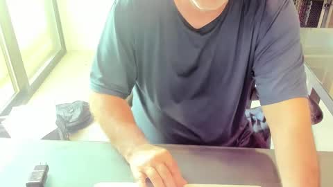 Snapshot of fhetzl chatting on 09.30.25 fhetzl online show from 09.30.25