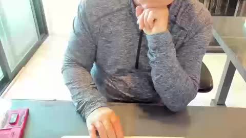 Snapshot of fhetzl chatting on 10.11.25 fhetzl online show from 10.11.25