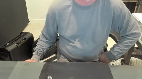 Snapshot of fhetzl chatting on 11.18.25 fhetzl online show from 11.18.25