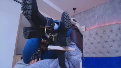   online show from 10.02.25