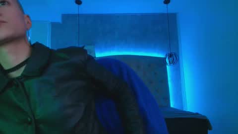   online show from 10.04.25