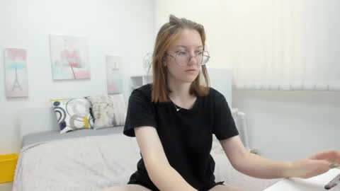 Snapshot of fiery__mary chatting on 05.27.26 Mary online show from 05.27.26