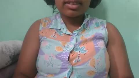 Snapshot of fifaalydia chatting on 10.19.25 fifaalydia online show from 10.19.25