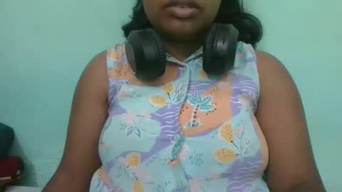 Snapshot of fifaalydia chatting on 10.22.25 fifaalydia online show from 10.22.25