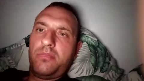 Snapshot of figonik chatting on 10.18.25 Nick online show from 10.18.25