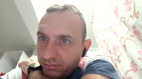 Snapshot of figonik chatting on 11.19.25 Nick online show from 11.19.25