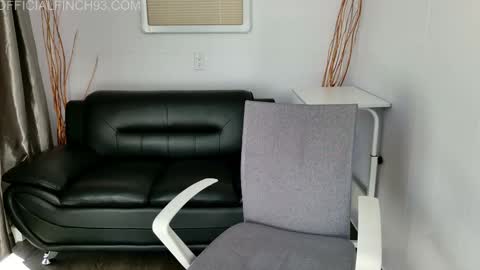 Snapshot of finch93 chatting on 11.06.25 Nick online show from 11.06.25