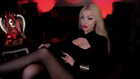 Snapshot of findom_god chatting on 11.06.25 AlfaFemale online show from 11.06.25