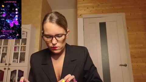 Snapshot of findom_lady_shine chatting on 10.10.25 Lady online show from 10.10.25