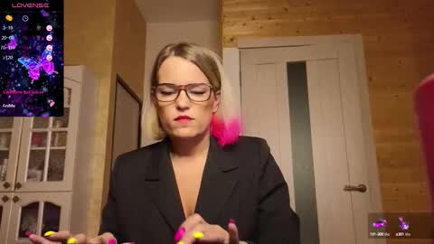 Snapshot of findom_lady_shine chatting on 10.17.25 Lady online show from 10.17.25