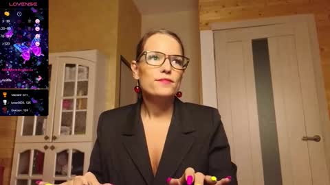 Snapshot of findom_lady_shine chatting on 10.24.25 Lady online show from 10.24.25