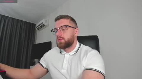 Snapshot of findomguyxxx chatting on 01.18.26 FindomGuyXXX online show from 01.18.26