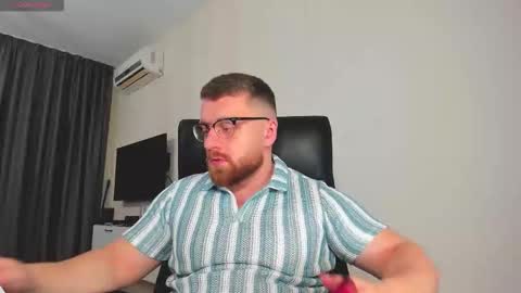 Snapshot of findomguyxxx chatting on 02.06.26 FindomGuyXXX online show from 02.06.26