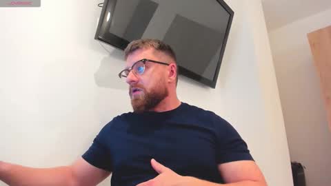 Snapshot of findomguyxxx chatting on 02.25.26 FindomGuyXXX online show from 02.25.26