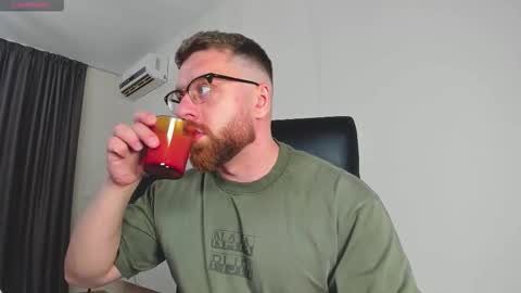 Snapshot of findomguyxxx chatting on 03.01.26 FindomGuyXXX online show from 03.01.26