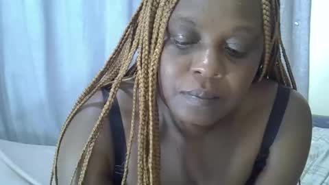 Snapshot of fineassrae chatting on 10.22.25 fineassrae online show from 10.22.25