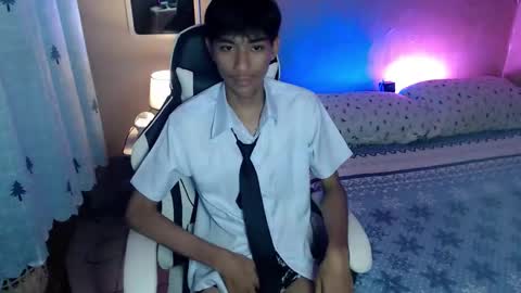 fineboii_rey18 online show from 09.23.25