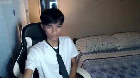 fineboii_rey18 online show from 09.24.25