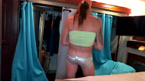 Snapshot of fionajamez chatting on 08.05.26 J online show from 08.05.26