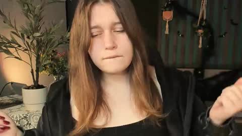 fiora online show from 10.19.25