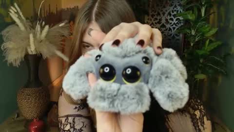 fiora online show from 11.21.25