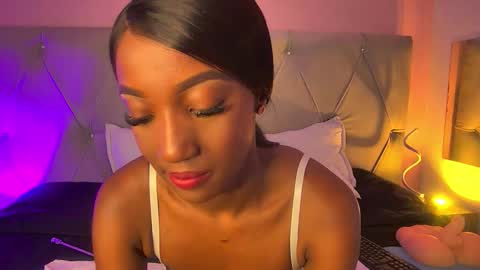 Snapshot of fiorelalenin chatting on 09.25.25 Fiorela Lenin online show from 09.25.25