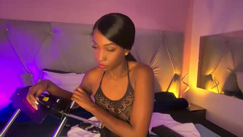 Snapshot of fiorelalenin chatting on 09.27.25 Fiorela Lenin online show from 09.27.25